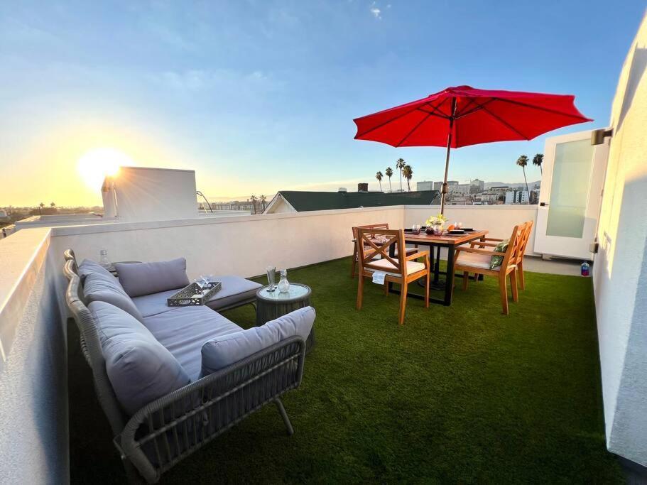 Luxury K-Town Dwelling With Private Rooftop Deck. ロサンゼルス エクステリア 写真