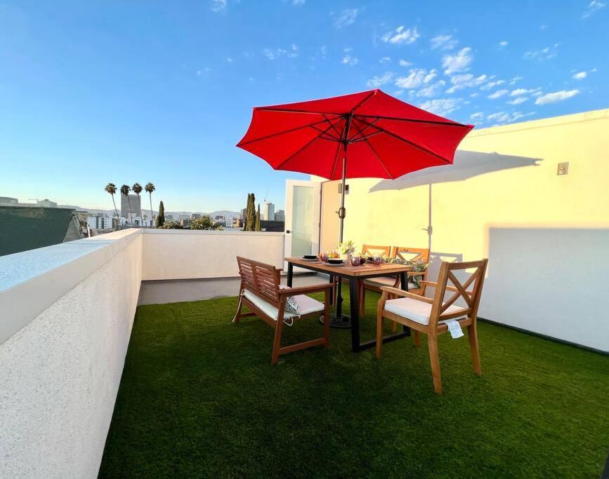 Luxury K-Town Dwelling With Private Rooftop Deck. ロサンゼルス エクステリア 写真