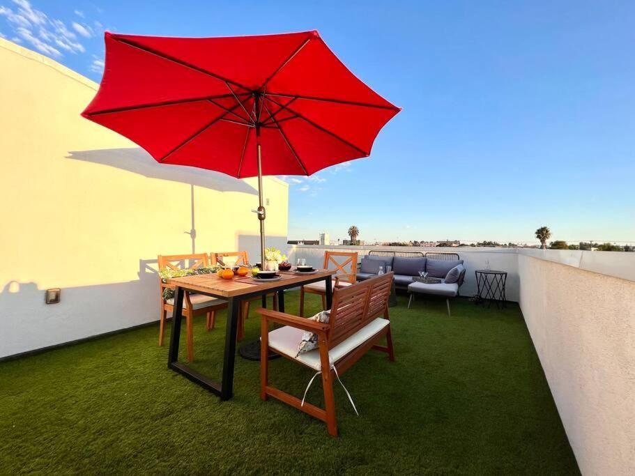 Luxury K-Town Dwelling With Private Rooftop Deck. ロサンゼルス エクステリア 写真